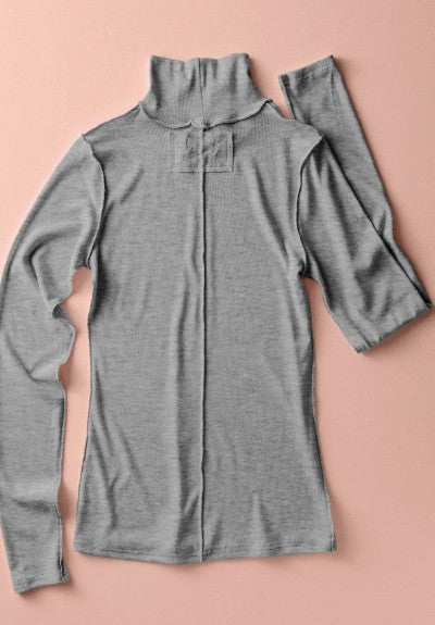 CONTRAST SEAM TURTLENECK