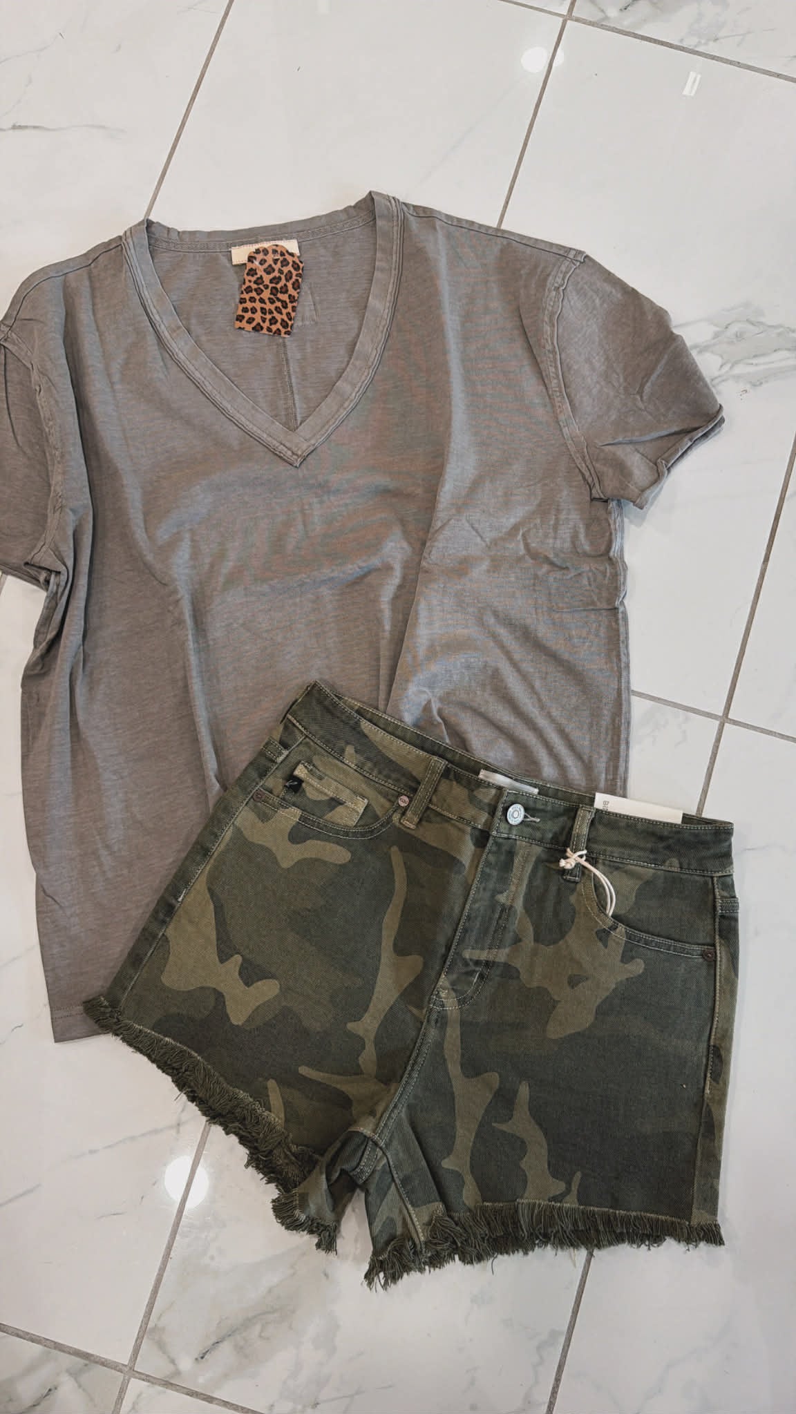 WASHED V NECK TOP