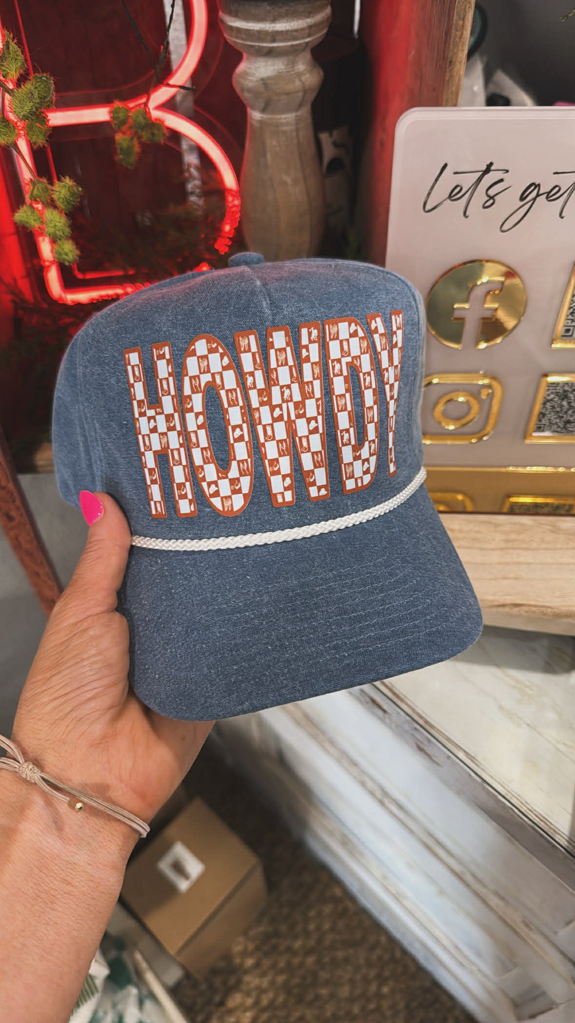 HOWDY HAT