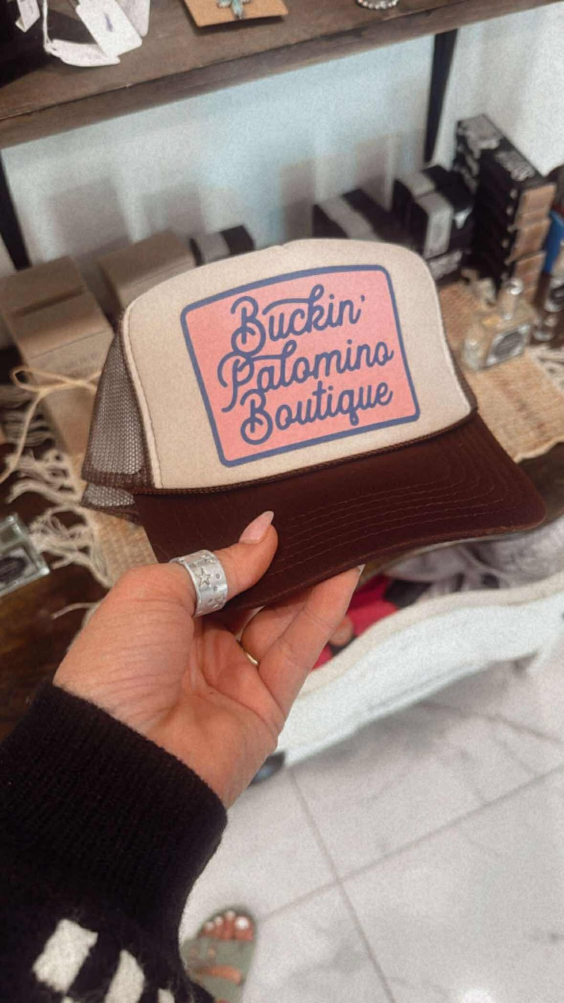 BUCKIN' PALOMINO TRUCKER HAT