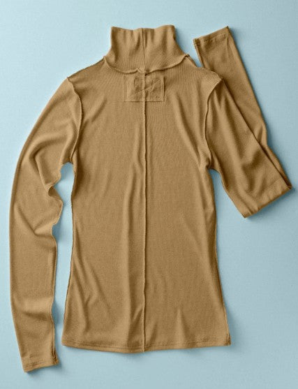 CONTRAST SEAM TURTLENECK