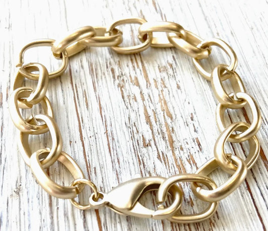 MATTE GOLD CHUNKY BRACELET