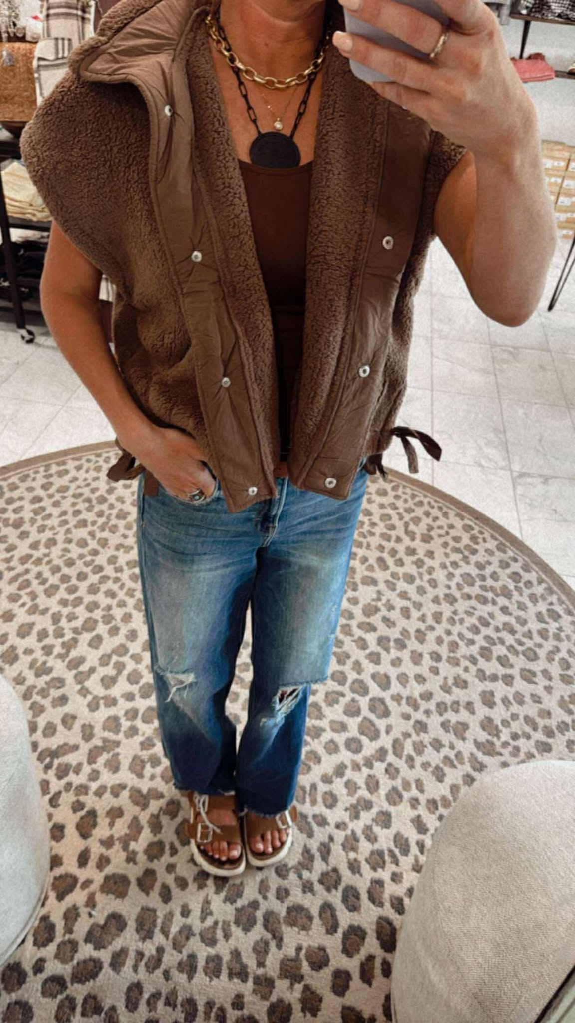 QUILTED COLLAR SHERPA VEST