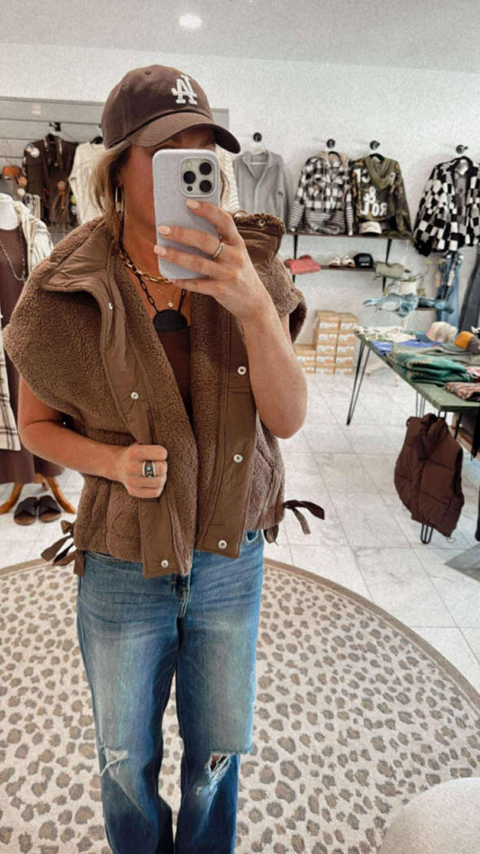 QUILTED COLLAR SHERPA VEST