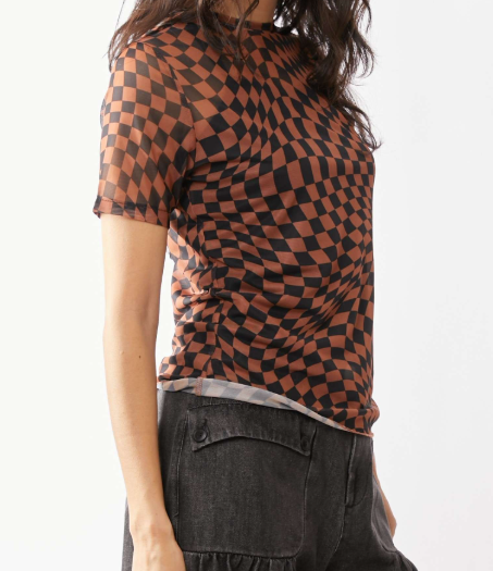 CHECKER PRINTED MESH SHORT SLEEVE TOP