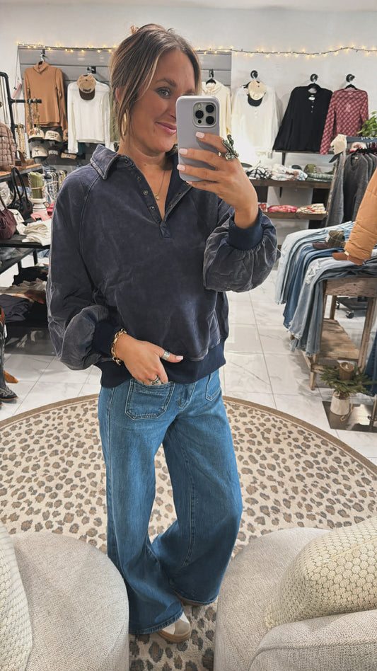 SNAP COLLARED SWEATSHIRT